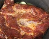Foto del paso 2 de la receta: Empanadas de bondiola a la cerveza y cebollas confitadas