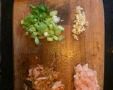 Foto langkah ke 2 dari resep Kimchi Bokkeumbap (Nasi goreng kimchi).