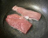 รูปขั้นตอนการทำที่ 1 ของ หมูทอดน้ำปลาโบราณ