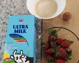 Foto langkah ke 1 dari resep Korean Strawberry Milk.