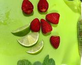 Hình bước làm 2 của món Strawberry 🍓 & Coconut Mojito Mocktail