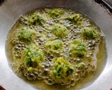 A picture of step 2 of Methi na gota / Methi pakoda.
