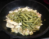 Foto del paso 3 de la receta: Tupper súper fácil con muslo de pollo, judías y huevos - diet