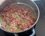 Foto del paso 2 de la receta: Guisantes con butifarra blanca
