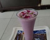 A picture of step 2 of બનાના રોજ પ્રીમિક્સ મિલ્ક શેઇક.
