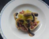 Foto del paso 8 de la receta: Caracolas rellenas de carne, acompañadas de repollo y champiñones