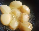 A picture of step 2 of Kashmiri Aloo Dum.