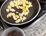 Foto del paso 2 de la receta: Compota de manzanas y ciruelas pasas (sin azúcar)