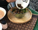 Gambar langkah 5 resipi Kerabu Pucuk Paku.