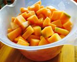 Tejszínes sárgadinnye krémleves recept fázis 3 fotója
