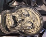 Une image de l'étape 4 de Gâteau crâne aux pêches de vigne et amandes.