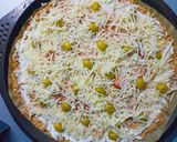 Kapros tejfölös tonhal pizza fekete erdei sonkával 💚🍕 recept fázis 4 fotója