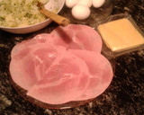 Foto del paso 3 de la receta: Tortilla de papas rellena de jamón y queso mozzarella (NO ES TORTILLA ESPAÑOLA.)