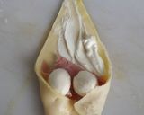 A picture of step 3 of Ham and cheese crossiant.