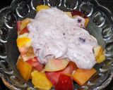 Foto del paso 5 de la receta: Ensalada de frutas con salsa de queso crema