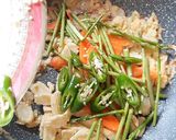 Foto langkah ke 3 dari resep Tumis sayur dan telur simpel.