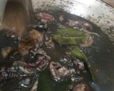 Foto langkah ke 3 dari resep Oseng Cumi Tinta Hitam.