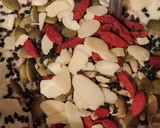 Foto del paso 2 de la receta: Barra de yogurt, plátano y semillas