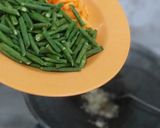 Foto langkah ke 3 dari resep Tumis Kacang Panjang Wortel.