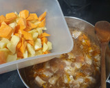 Foto del paso 6 de la receta: Estofado de cerdo con patata, boniato y setas