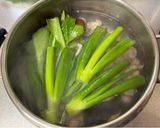 A picture of step 1 of Green Onion and Wakame Seaweed Ramen.