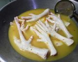 Foto langkah ke 3 dari resep Ceker Goreng Empuk Renyah Pedas.