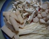 Foto langkah ke 4 dari resep Sea Soup Jamur (Shimeji dan Enoki).