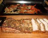 Foto del paso 7 de la receta: Bondiola de cerdo en colchón de morones y cebollas caramelizadas y papas noisettes