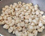 A picture of step 1 of Makhana Namkeen.