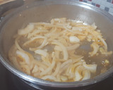 Foto del paso 3 de la receta: Recuerdo de infancia: patata con langostinos y huevos