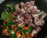 Foto langkah ke 4 dari resep Oseng jantung ayam.