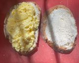 A picture of step 4 of Cheesy Chilli Scrambled Egg sandwich with Darjeeling Tea.