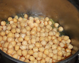 Foto del paso 1 de la receta: Crema-sopa de grelos y garbanzos