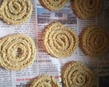 चावल की चकली (Chawal Ki Chakli recipe in Hindi) रेसिपी चरण 2 फोटो