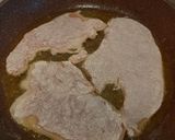 Foto del passaggio 2 della ricetta Pollo con ciliegini e scaglie