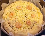 Foto del paso 6 de la receta: Tarta salada de masa quebrada con champiñones y gambitas