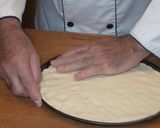 Foto del paso 4 de la receta Pizza sin gluten de atún y anchoas