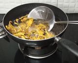A picture of step 7 of Aloo Ke pakoray.