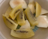 Foto del paso 1 de la receta: Papilla de kiwi y pera