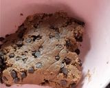Foto del paso 5 de la receta: Galletitas con chips de chocolate y rocklets 🍪