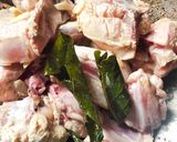 Foto langkah ke 2 dari resep Ayam Tumis Daun Kemangi.