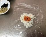 A picture of step 1 of Christmas Onigiri Rice Ball Wreath.