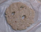 A picture of step 7 of Sabudana Thalipeeth.