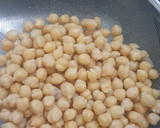 Foto del paso 1 de la receta: Garbanzos con chistorra y patata en fondo de salsa vino tinto