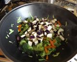 Foto del paso 3 de la receta: Verduras variadas de estación con arroz al estilo chino