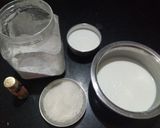 A picture of step 1 of Vanilla & Rose pudding.