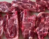 Foto del paso 1 de la receta: Chuleta de cerdo, salsa de mostaza y encurtidos