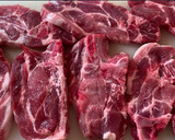 Foto del paso 1 de la receta: Chuleta de cerdo, salsa de mostaza y encurtidos