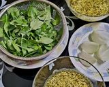 عکس مرحله 1 از دستور اشکنه کشک با شیر