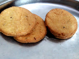 चटपटी मठरी (Chatpati mathri recipe in Hindi)